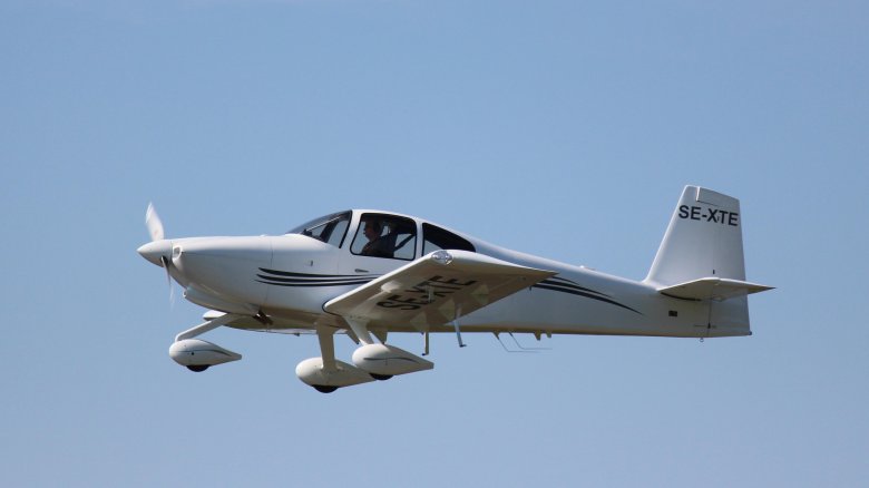 Двухместный самолет