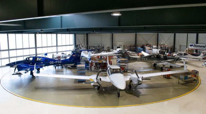 Diamond aircraft industries