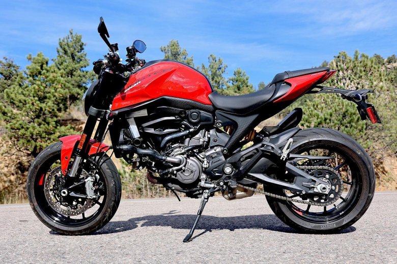 Ducati monster 937