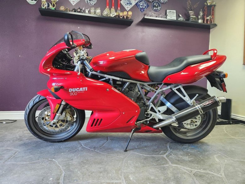 Ducati 750 supersport