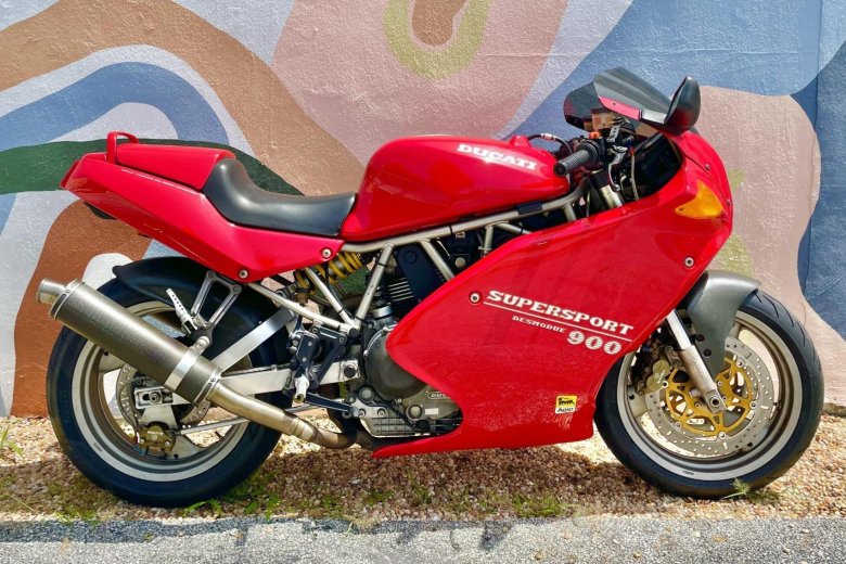 Ducati supersport 900