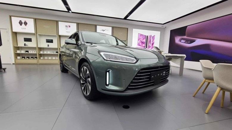 Машина huawei aito