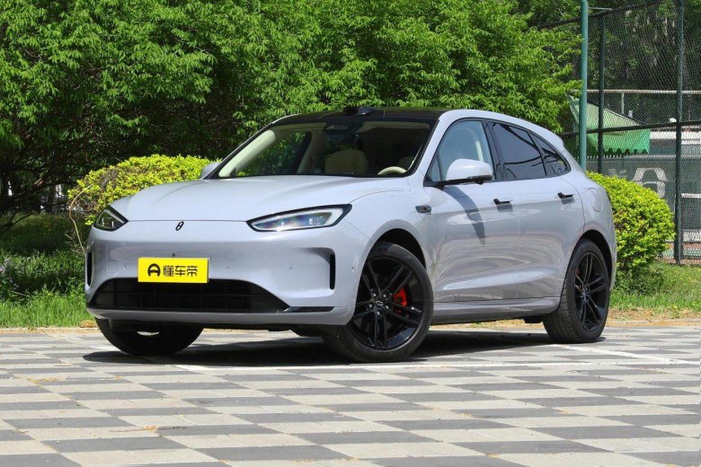 Автомобиль seres