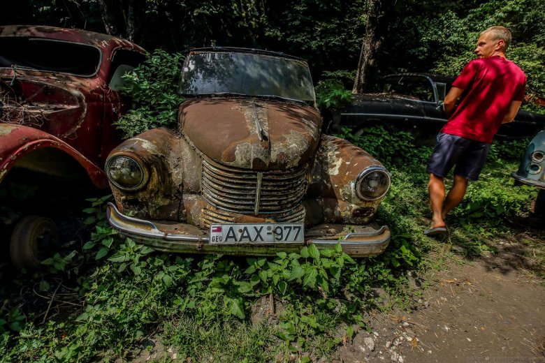 Ржавые ретро автомобили