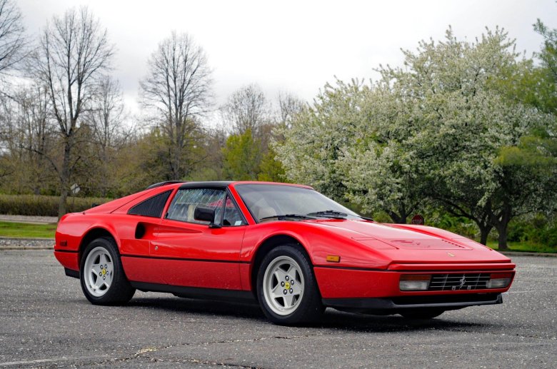 1989 ferrari 328 gts .