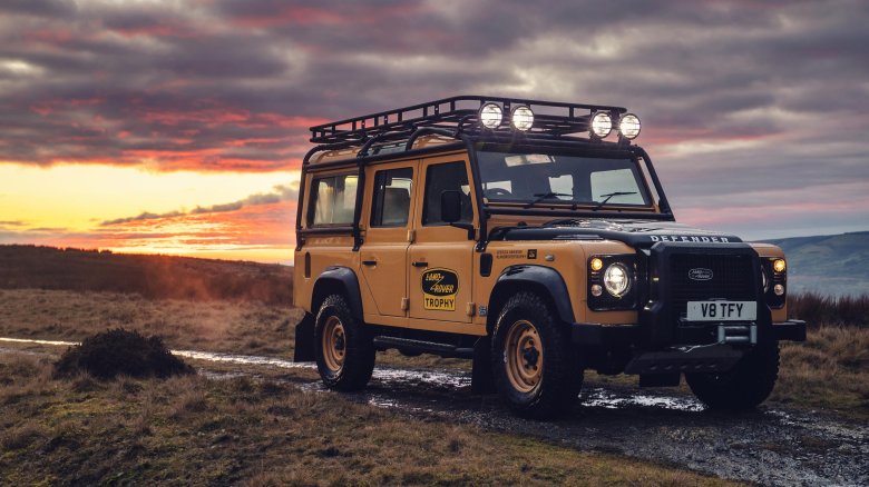 Внедорожник land rover defender
