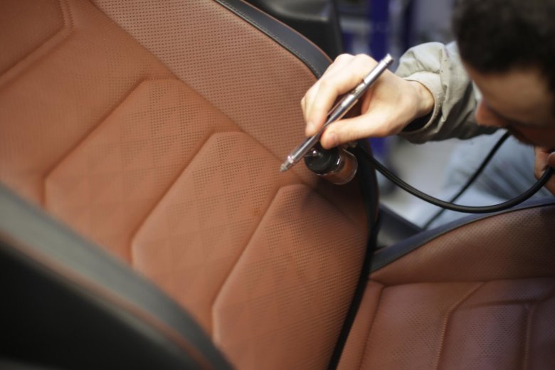 Химчистка кожаного салона автомобиля