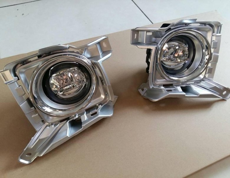 Фара противотуманная toyota land cruiser