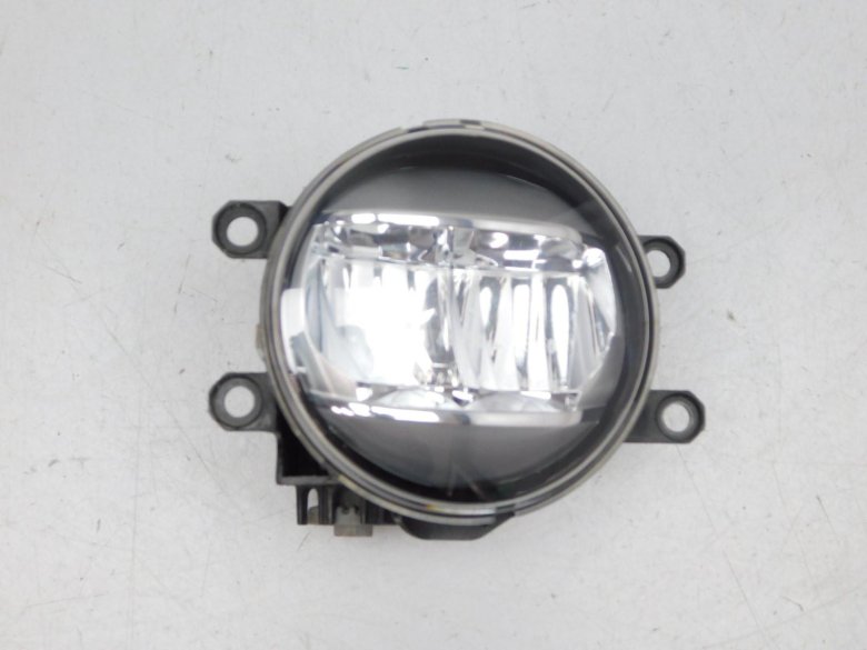 Фара противотуманная левая для toyota land