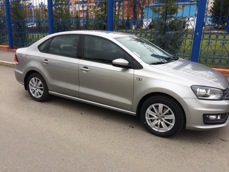 Фольксваген поло серебристый