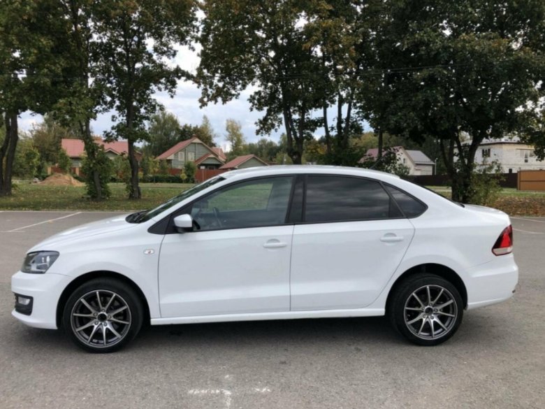 Фольксваген поло седан r17