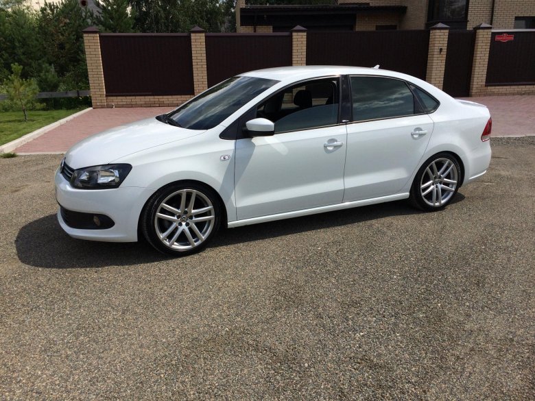 Volkswagen polo sedan р17