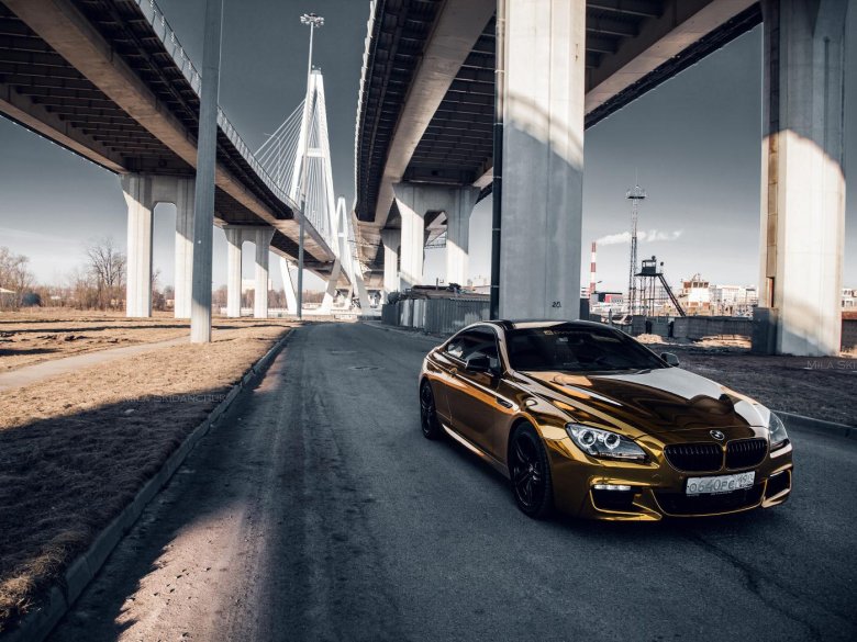 Золотая бмв гоночная