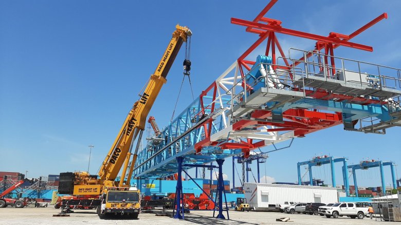 Контейнерный перегружатель sts