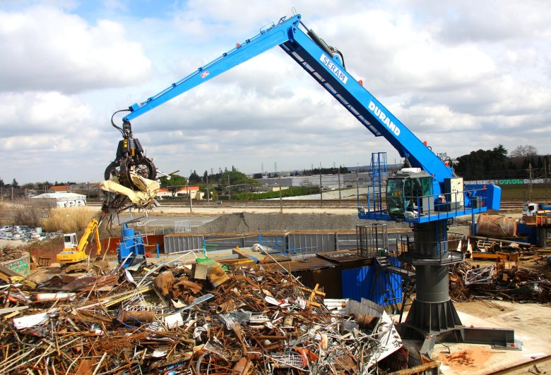 Кран перегружатель грейферный