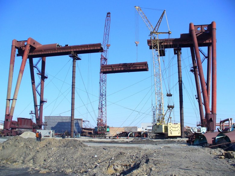 Мостовой грейферный перегружатель