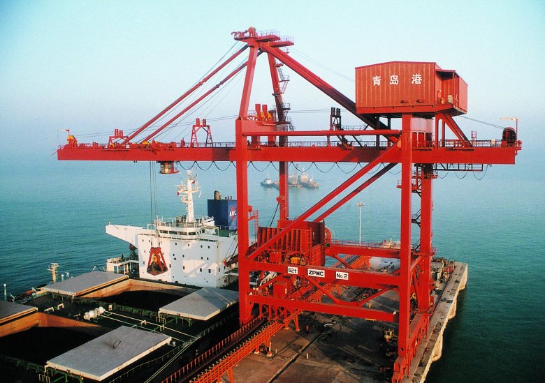 Причальный контейнерный перегружатель sts