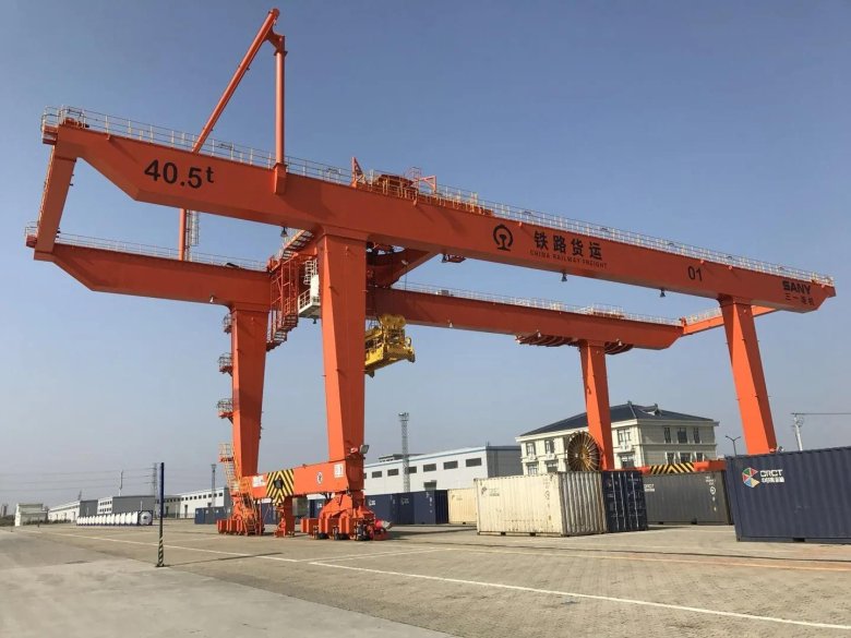 Rail mounted gantry crane