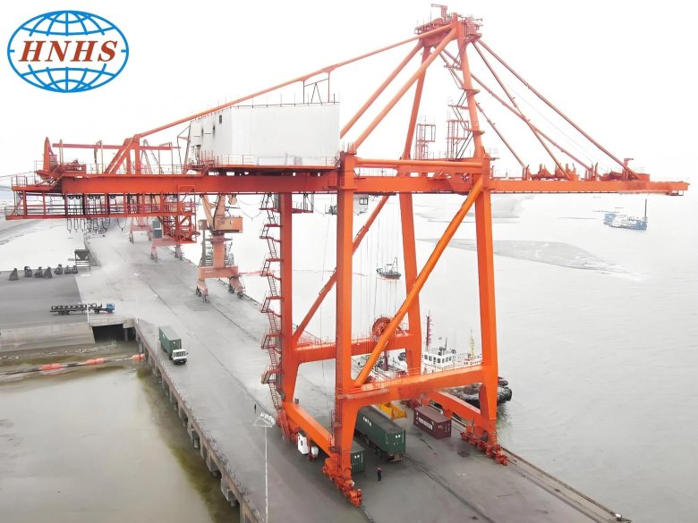 Контейнерный перегружатель