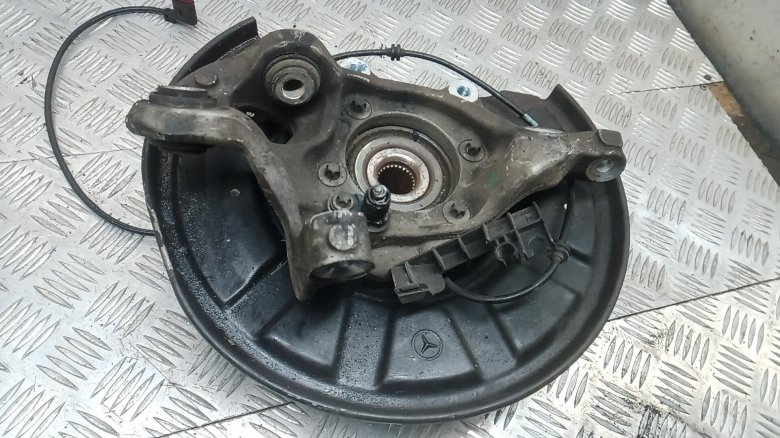 Цапфа мерседес 212