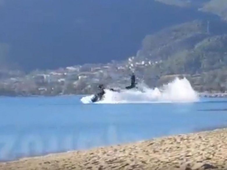 Кит проглотил лодку