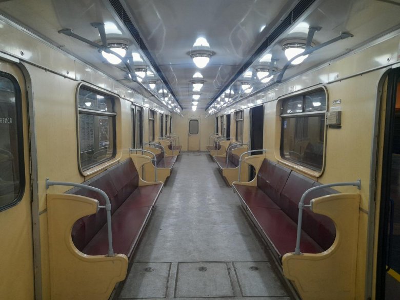 Старые вагоны метро