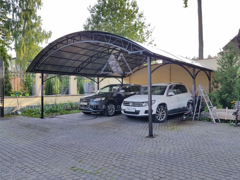 Навес для автомобиля из поликарбоната