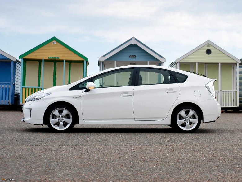 Toyota prius alpha 2011 2014