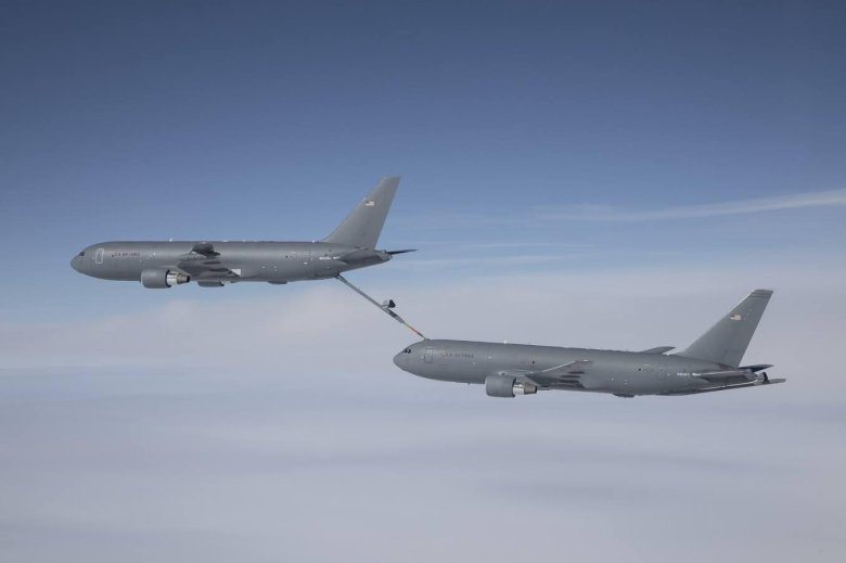 Самолет-заправщик kc-46 pegasus