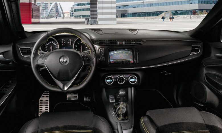 Alfa romeo giulietta interior