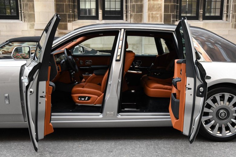 Роллс ройс фантом открытые двери