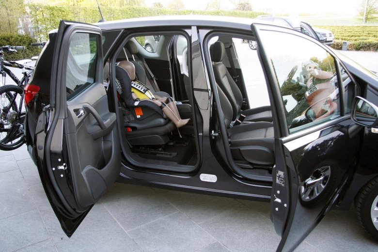 Opel meriva 2012 двери