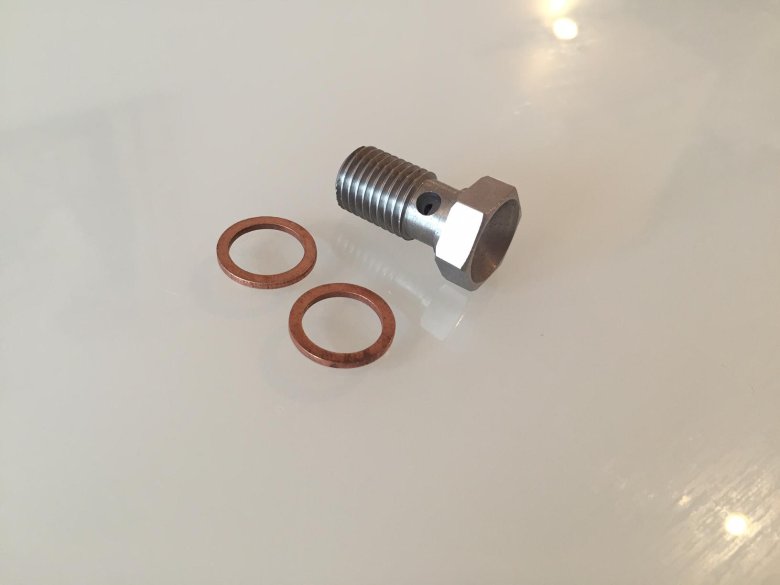Штуцер подачи масла