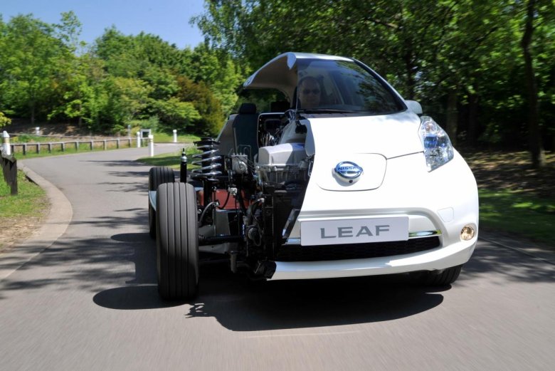 Nissan leaf электромобиль