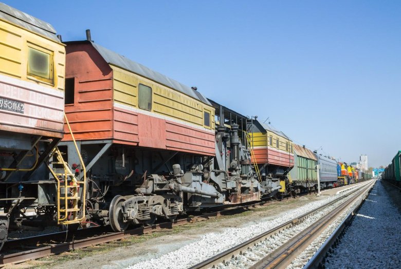 Выправочно-подбивочно-отделочная машина впо-3000