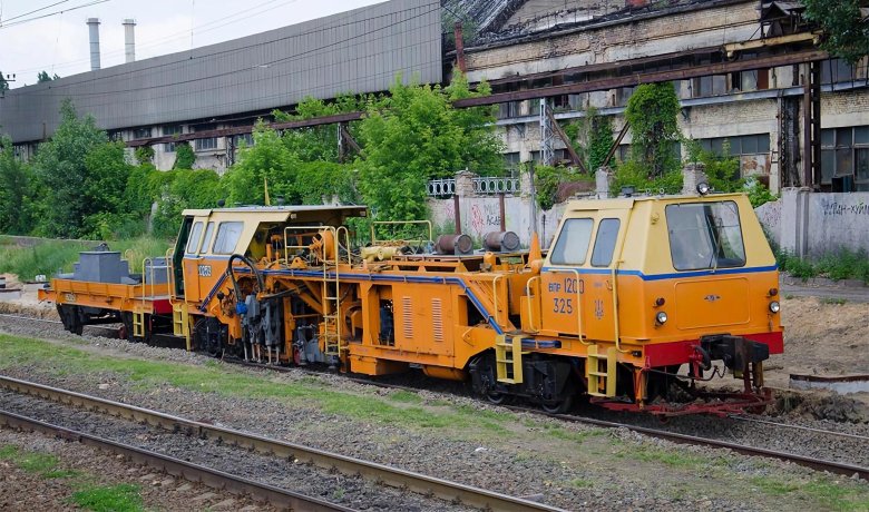 Выправочно-подбивочно-рихтовочная машина впр-02