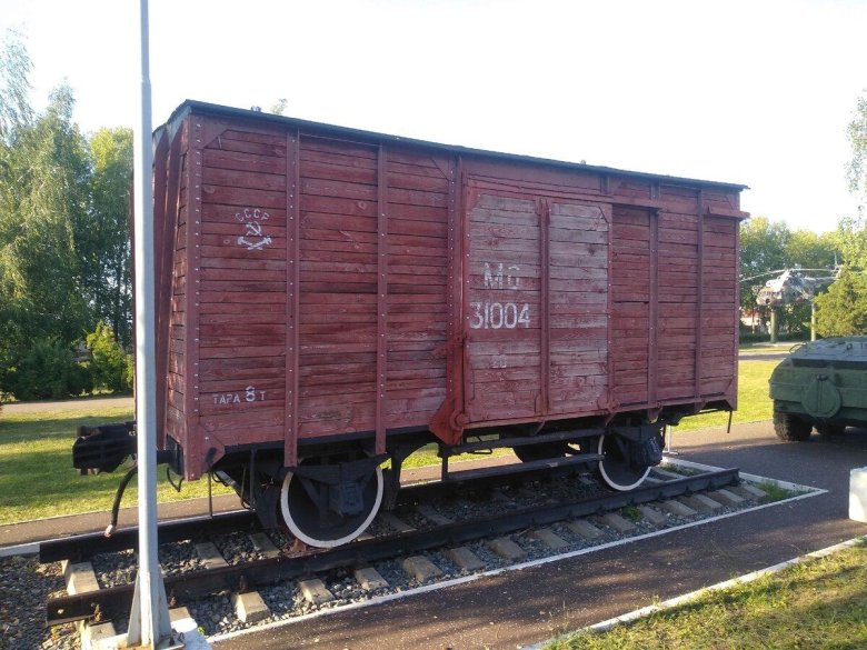 Двухосный пассажирский вагон деревянный