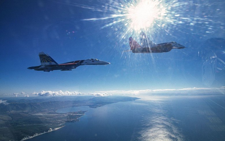 Истребители в небе