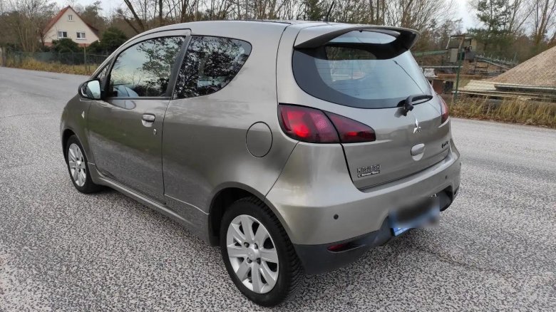 Mitsubishi colt 2011