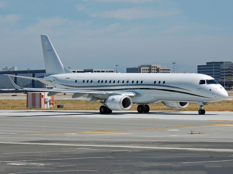 Embraer lineage 1000e business jet
