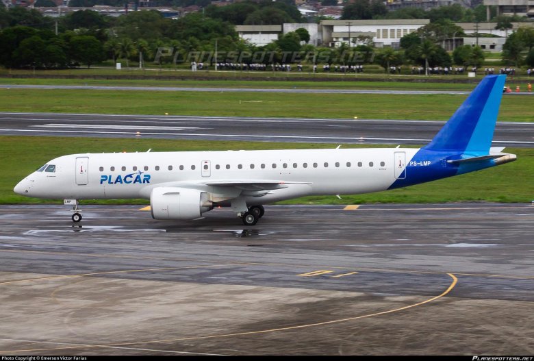 Самолет embraer 190