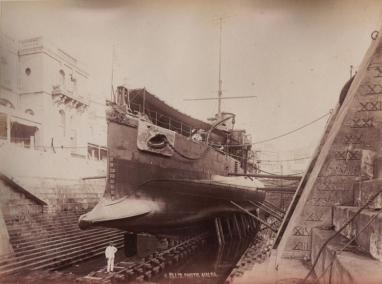 Бронепалубный крейсер коминтерн