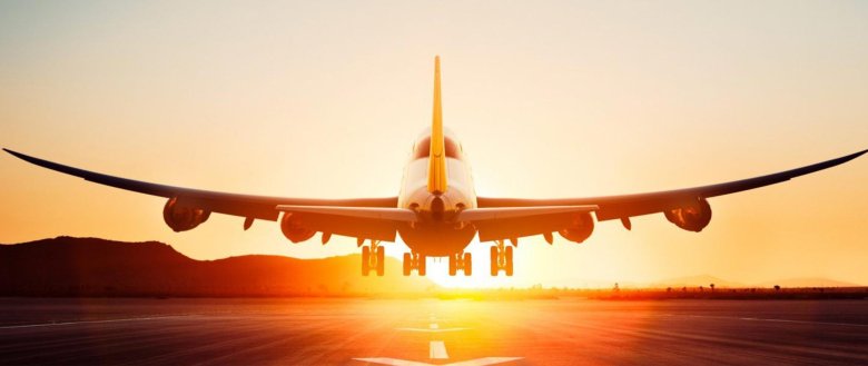 Самолет на закате