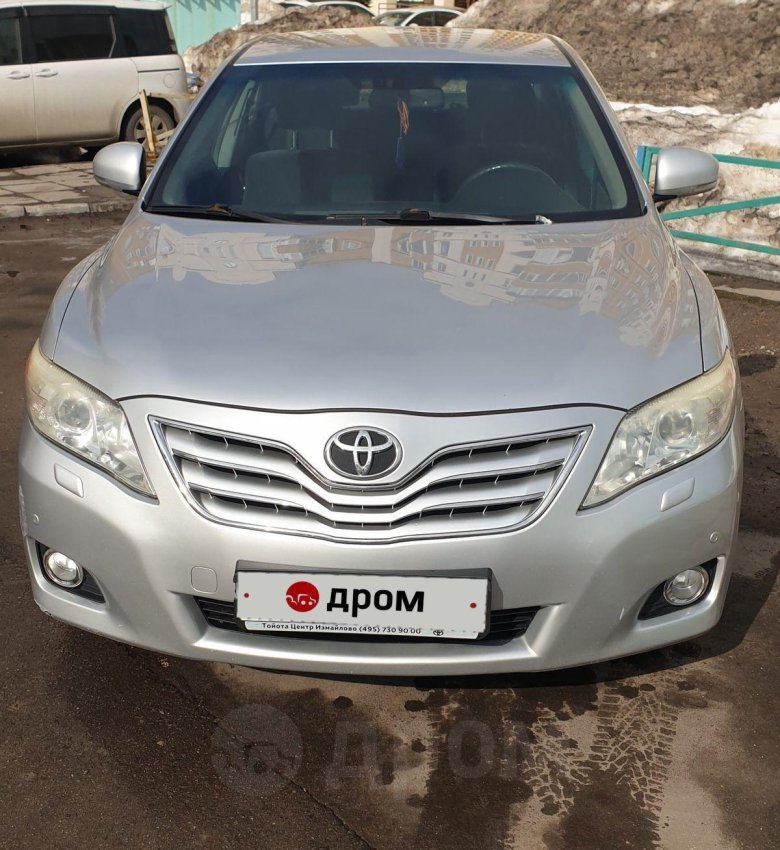 Тойота камри серебристая