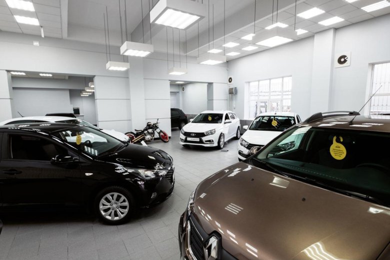 Lada granta в автосалоне