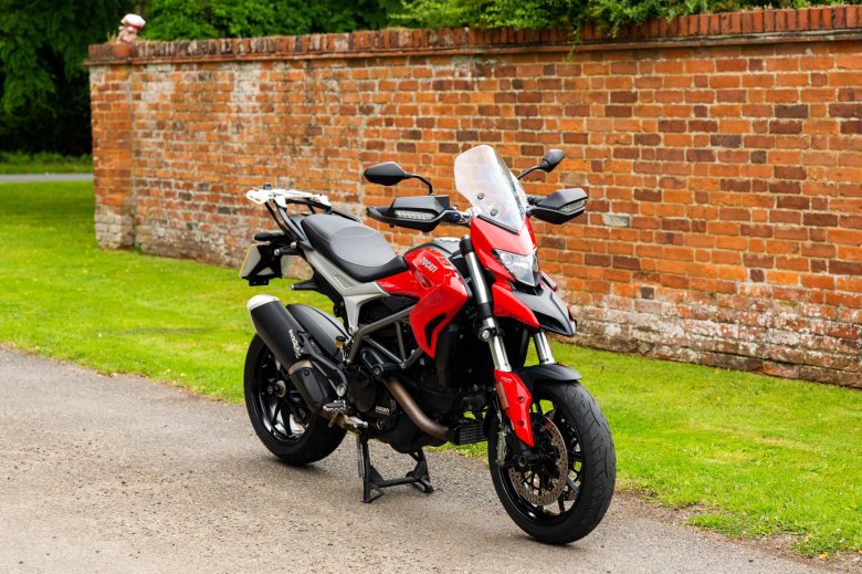 Ducati hyperstrada 820