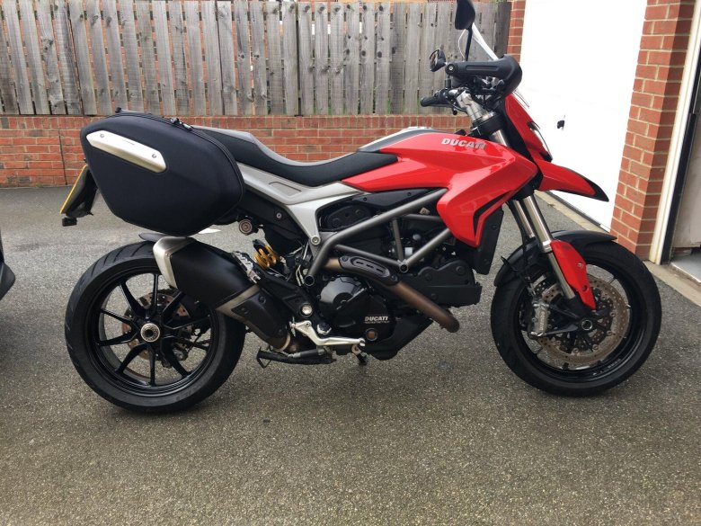 Ducati hyperstrada 821