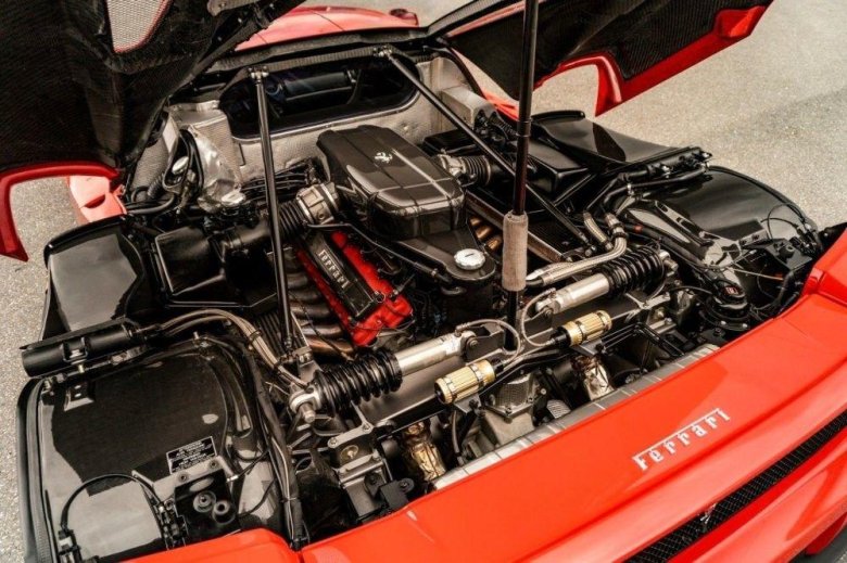 Мотор ferrari enzo