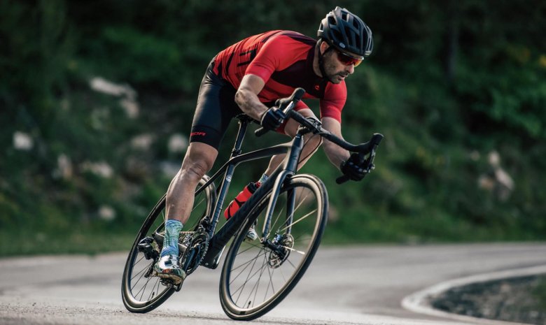 Шоссейный велосипедист