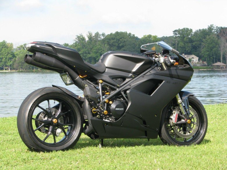 Мотоцикл дукати 848